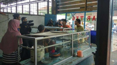 Presenter Ruben Onsu di Warteg Saini 