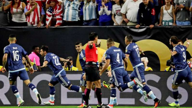 Selebrasi gol para pemain Argentina
