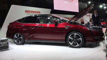 Honda Clarity Fuel Cell.