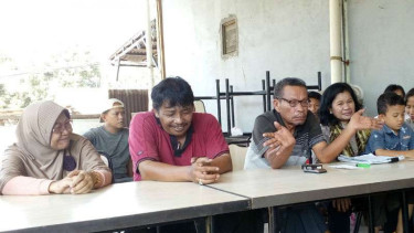 Sejumlah warga mantan pedagang di Terminal Depok yang digusur pada tahun 2014 mengadu kepada DPRD setempat pada Kamis, 23 Juni 2016.