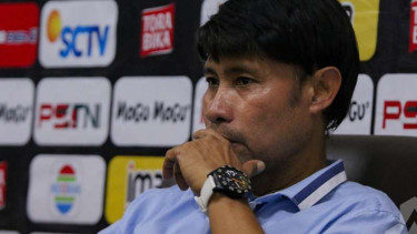 Pelatih Gresik United, Eduard Tjong.