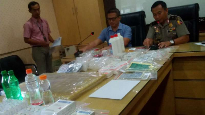 Gelar barang bukti kasus vaksin palsu di Mabes Polri.