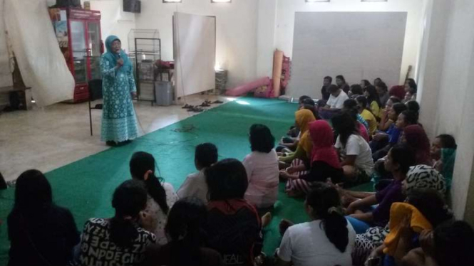 Yayasan penyedia pembantu infal di Depok Jawa Barat. Umumnya selama libur lebaran jasa pembantu infal sering digunakan oleh para pemudik untuk rumah mereka, Jumat (24/6/2016)