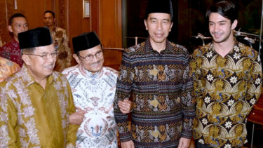 BJ Habibie merayakan ultah bersama Presiden Jokowi, Sabtu, 25 Juni 2016.