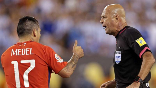 Herber Lopes saat memimpin pertandingan final Copa America Centenario 2016