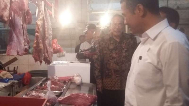 Mentan Amran Sulaiman Cek Daging Sapi
