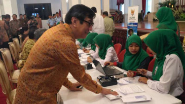 Menteri bayar zakat di Istana Negara
