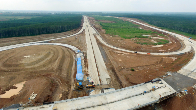 Pengerjaan jalan tol