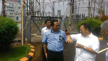 Menteri ESDM Sudirman Said meninjau Gardu Induk PLN