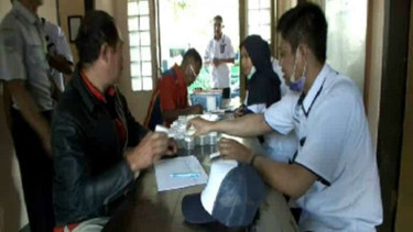 Ratusan sopir dan petugas Dishub jalani test urine