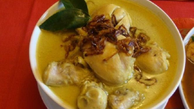 Opor Ayam.