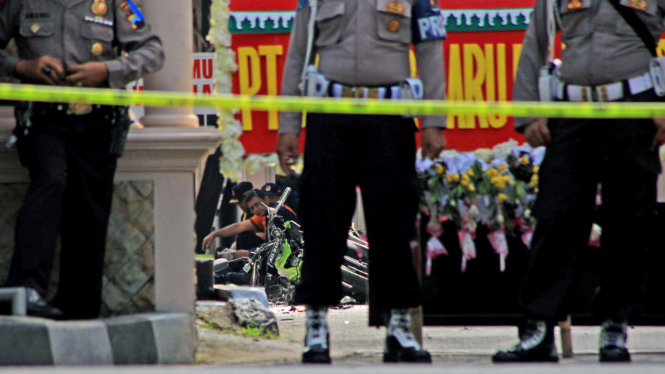 Penjagaan di kantor polisi 

