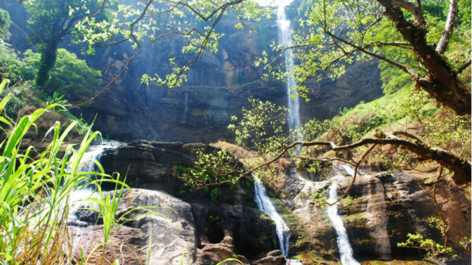 Salah satu air terjun di Geopark Ciletuh