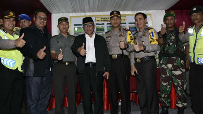 Wali Kota Depok (pakai peci) bersama Kapolres Depok
