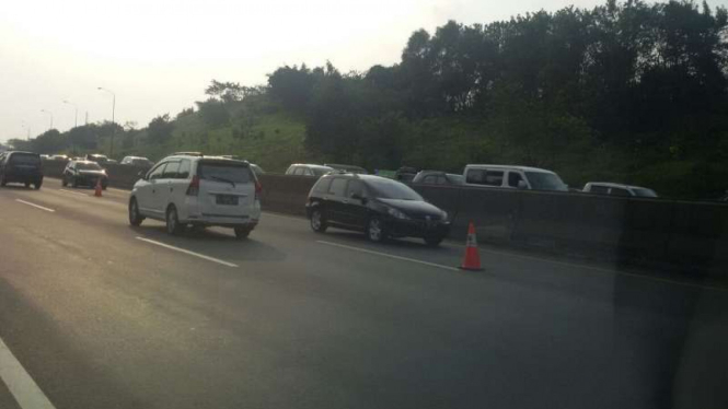 Contraflow di ruas Tol Jakarta-Cikampek.