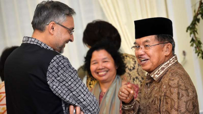 Duta Besar Inggris Moazzam Malik berlebaran bersama Wapres Jusuf Kalla di Jakarta, 6 Juli 2016.