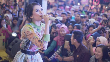 Maudy Ayunda.