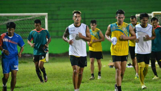 Latihan Arema Cronus, Sabtu 9 Juli 2016 (D A Pitaloka)