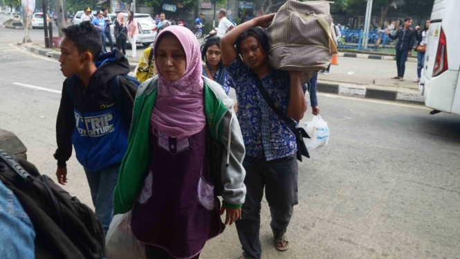 Puncak Arus Balik Lebaran di Terminal Kampung Rambutan
