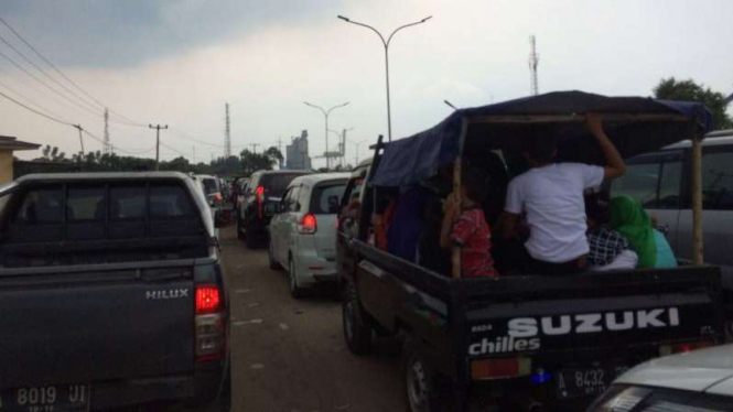 Kemacetan di Cilegon, Minggu, 10 Juli 2016.