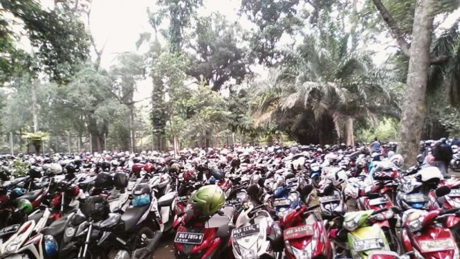 Parkir motor.