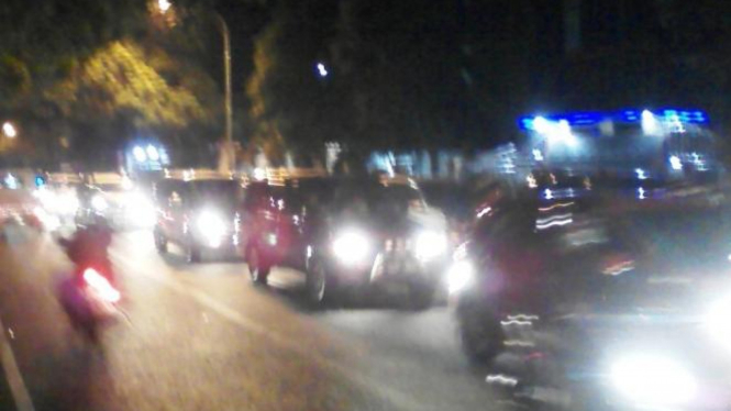 Mobil dan motor pemudik memacetkan seputar alun-alun kota Pati. (HCA)