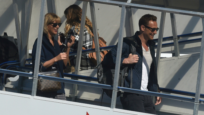  Taylor Swift dan Tom Hiddleston.
