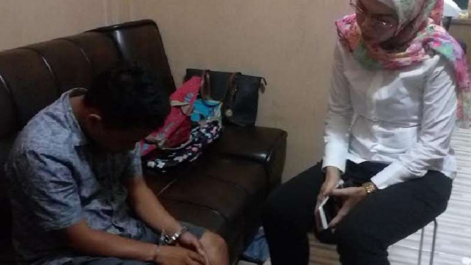 Penghina Jokowi ditanyai polisi, Selasa, 12 Juli 2016.