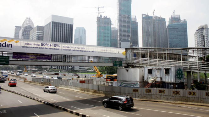 Lalu Lintas Jalan Sudirman, Jakarta Pusat.