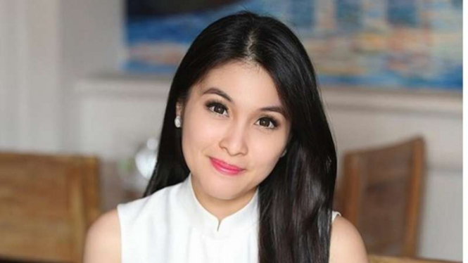 Sandra Dewi.
