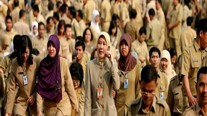 Karyawan PNS.