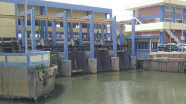 Pintu Air Waduk Pluit di Jakarta Utara