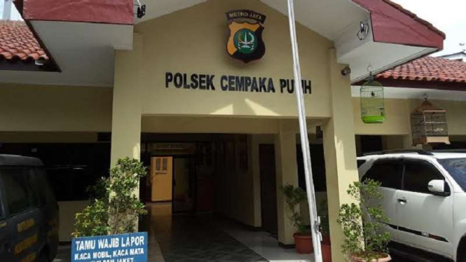 Suasana di Polsektro Cempaka Putih.