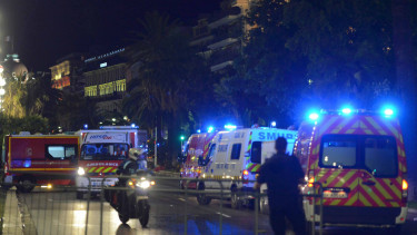 Saat truk Tabrak Puluhan Orang di Nice Prancis.