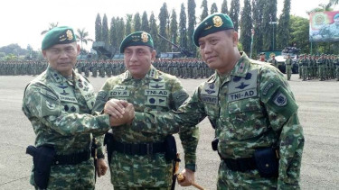 Serah terima jabatan Panglima Divisi Infanteri 1 Kostrad.