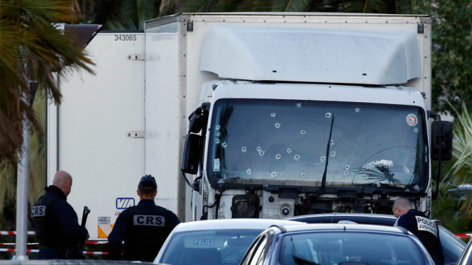 Rupa Truk Penabrak Kerumunan di Prancis