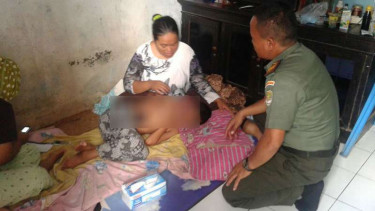 Yuniar Triandini  (9), warga Sawangan, Depok, penderita tumor ganas. 