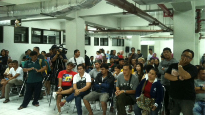 Para warga berkumpul di Rumah St Elisabeth Bekasi untuk meminta penjelasan soal kasus vaksin palsu. 