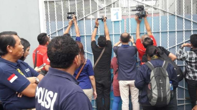 Reka ulang Anwar alias Rizal berlangsung tertutup, Minggu, 17 Juli 2016.