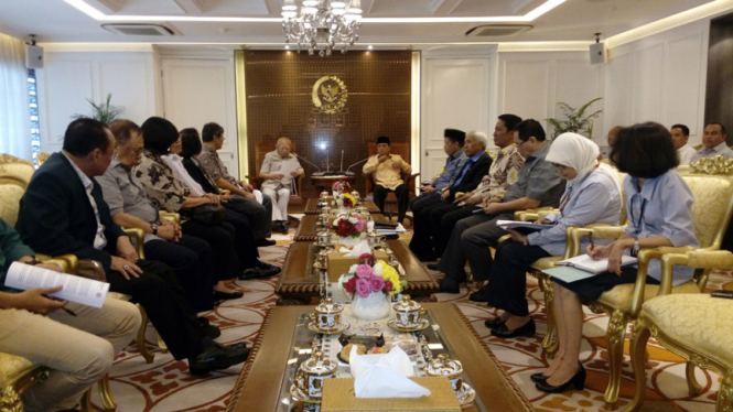 Pimpinan DPR RI melakukan diskusi dengan Komisi Pengendalian Tembakau 