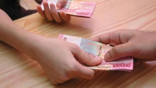 uang rupiah.
