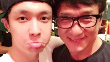 Lay bersama Jackie Chan