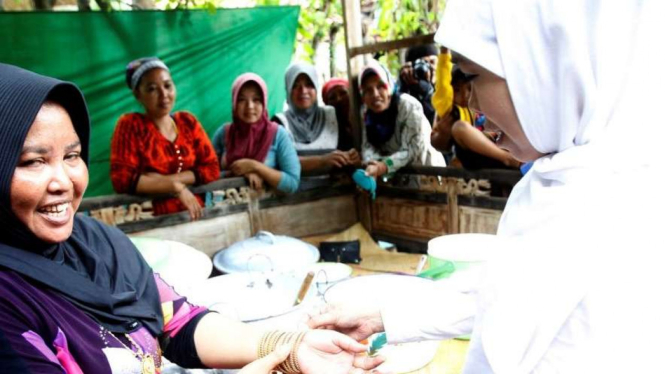 Mensos Khofifah bertemu para perempuan di Pulau Giliyang