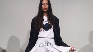 Fesyen model bawahan kaus di NYFW 2016