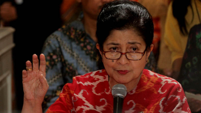 Menteri Kesehatan Nila F. Moeloek.