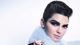 Kendall Jenner Terinspirasi Elvis Presley di Kampanye Fendi