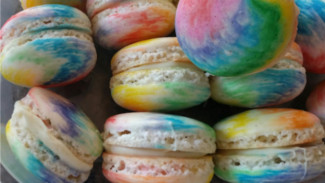 Macaron Warna-warni Cantik Ramaikan Tren Kuliner Pelangi