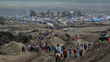 Ritual Yadnya Kasada Bromo 2016
