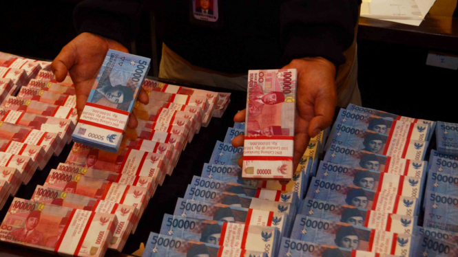 Tumpukan uang rupiah. 