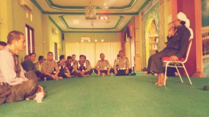 Anggota Polresta Banjarmasin sedang mengikuti kegiatan Binrohtal.